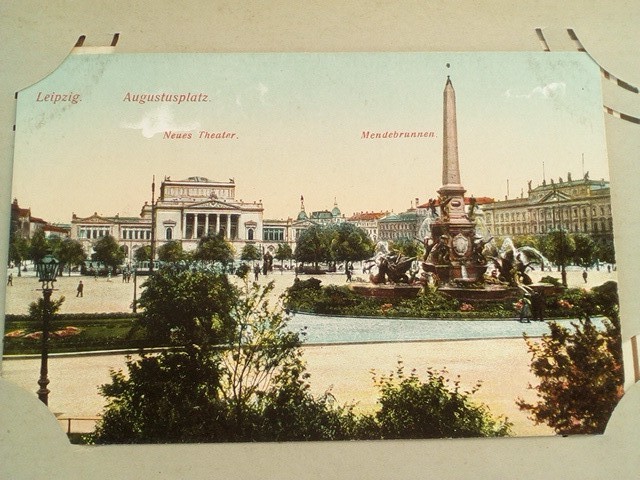 /Germany/DE_Place_1900-1949_Leipzig. Augustusplatz. Neues Theater. Mendebrunnen.jpg